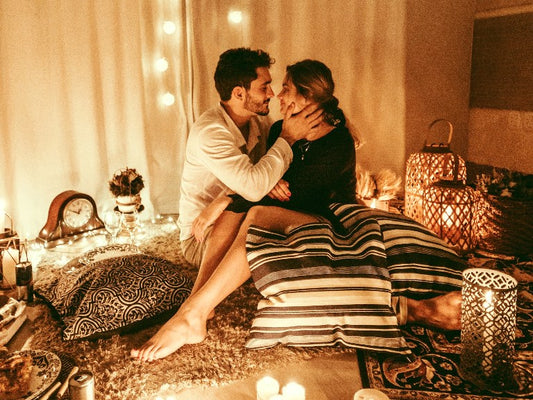 romantic candlelight picnic - Valentine's Day gift ideas - GearDen