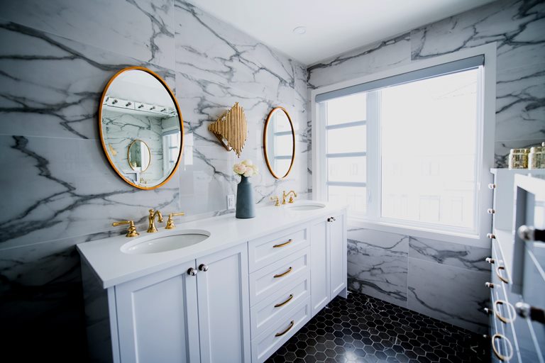 From Blah to Beautiful! 12 Bathroom Decor Ideas to Try Today