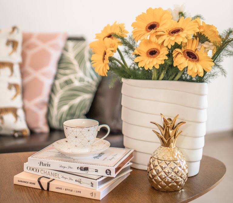 how to decorate home in vignettes